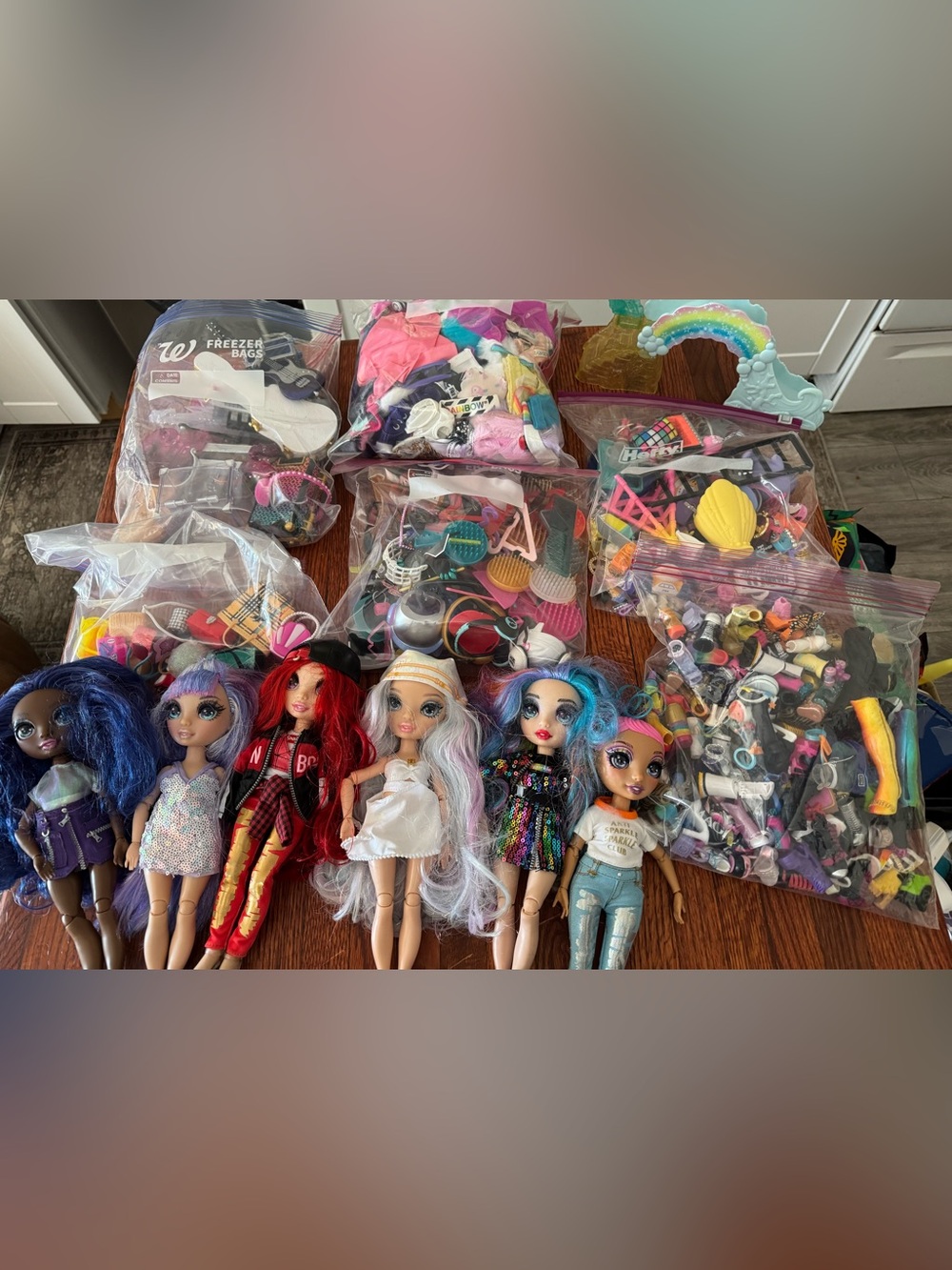 HUGE 300+ pc Rainbow High Dolls Clothing, Shoes & Accessories Etc.